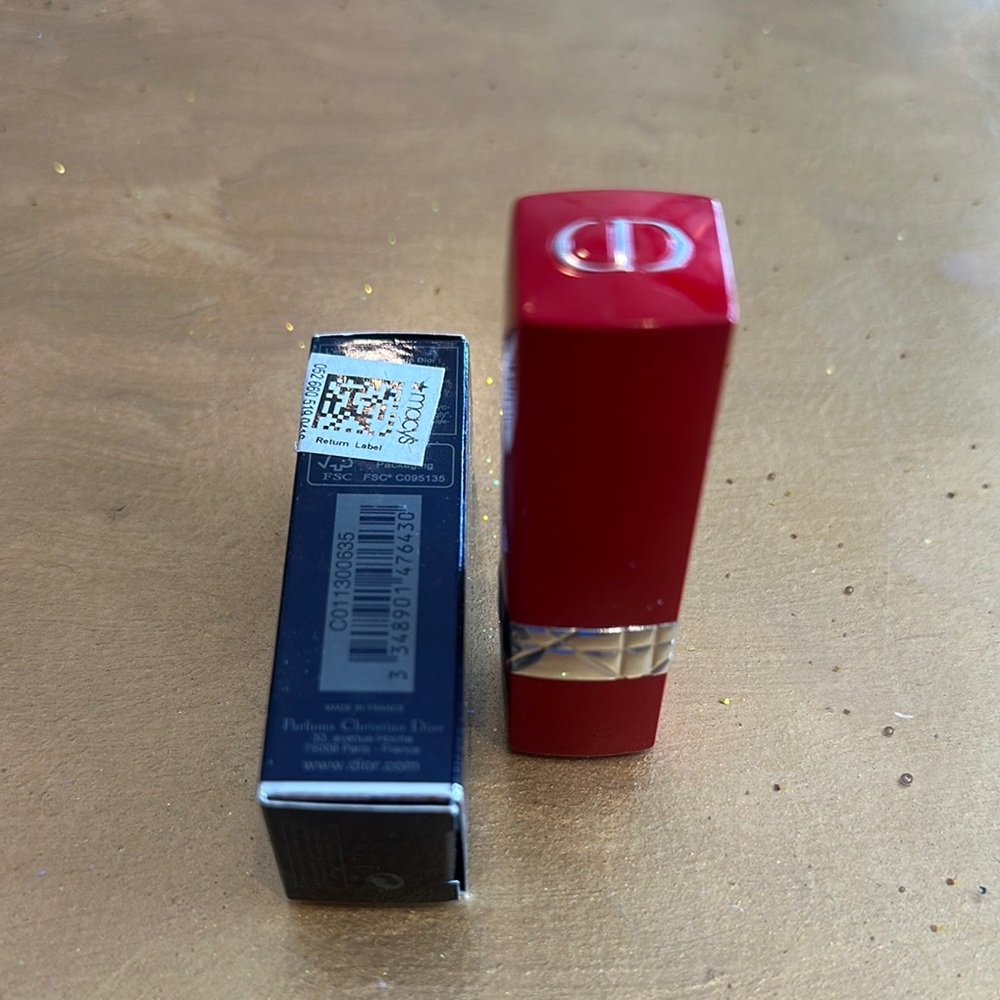 Dior Red Lipstick Vibrant Color Long-lasting Wear - Picture 4 of 5